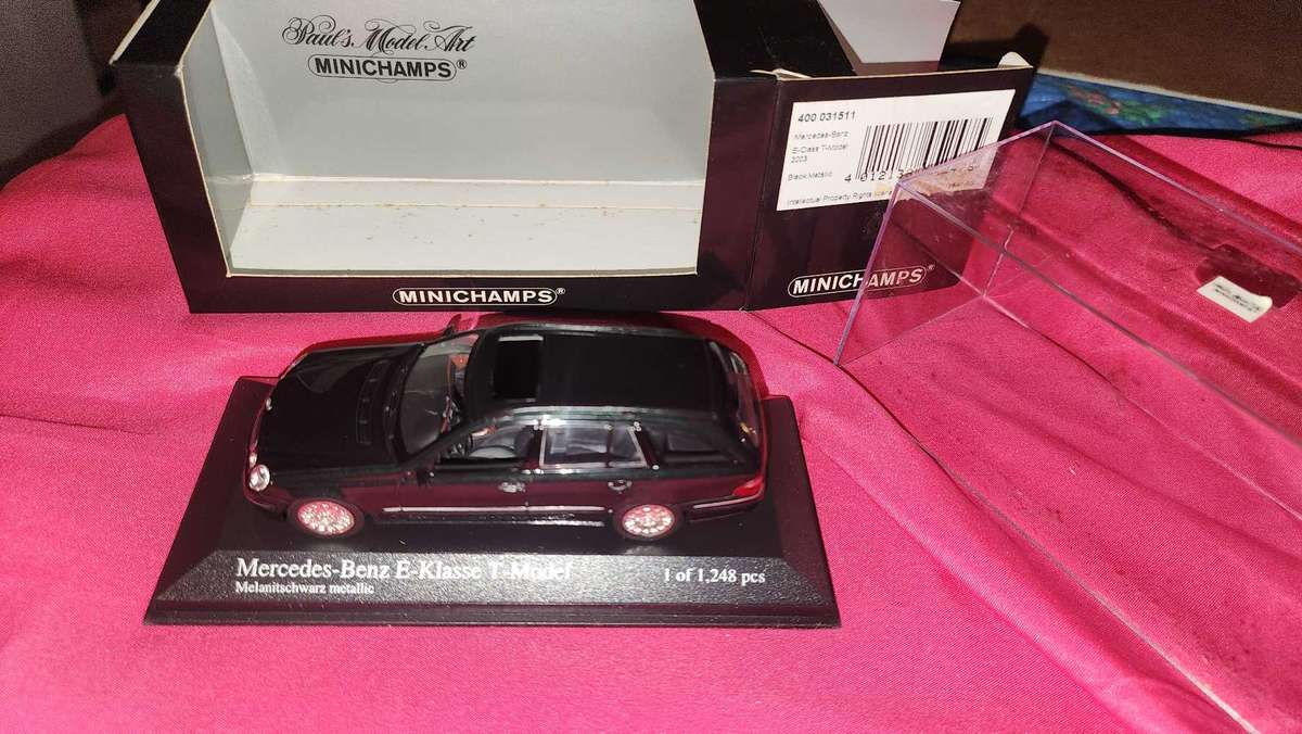 Mercedes E-Klasse "T-Model" by Minichamps