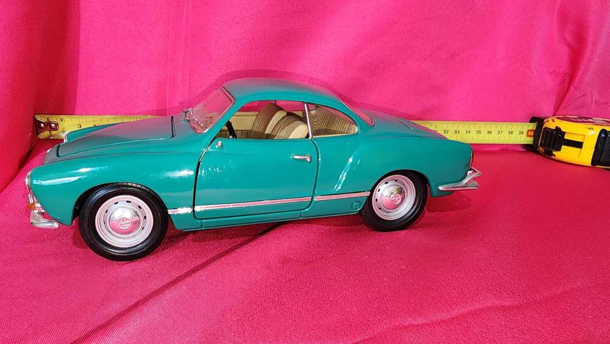 Karmann Ghia ( Road Legends) 1:18