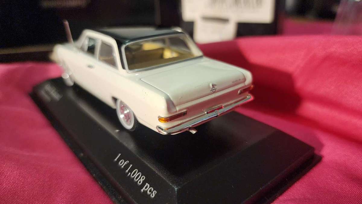 Opel Rekord ( Old-School ) by Minichamps