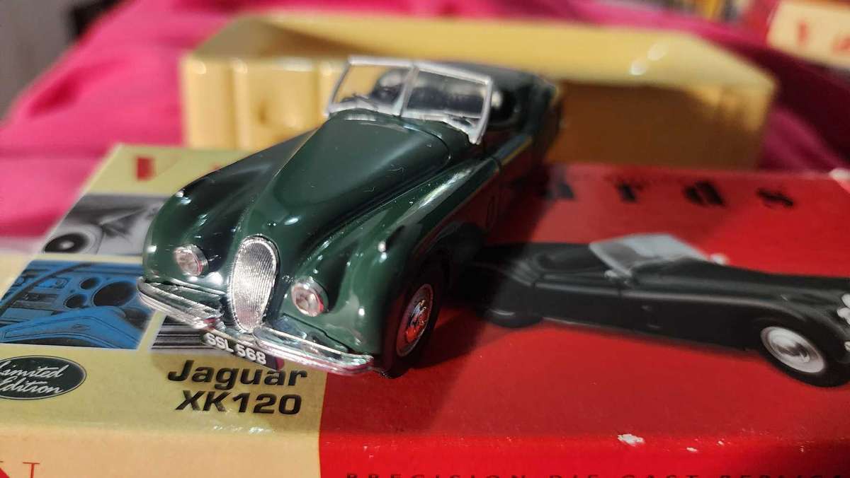 Jaguar XK 120 by Vanguards
