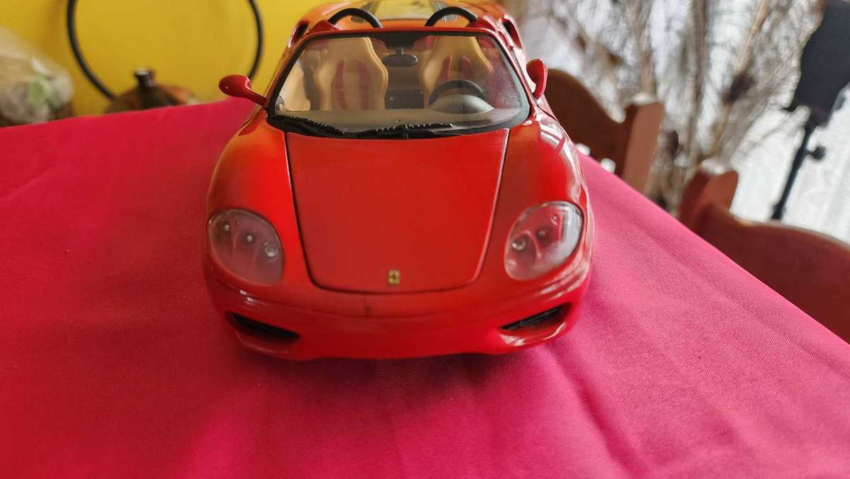 Ferrari 1:1> by Hotwheels