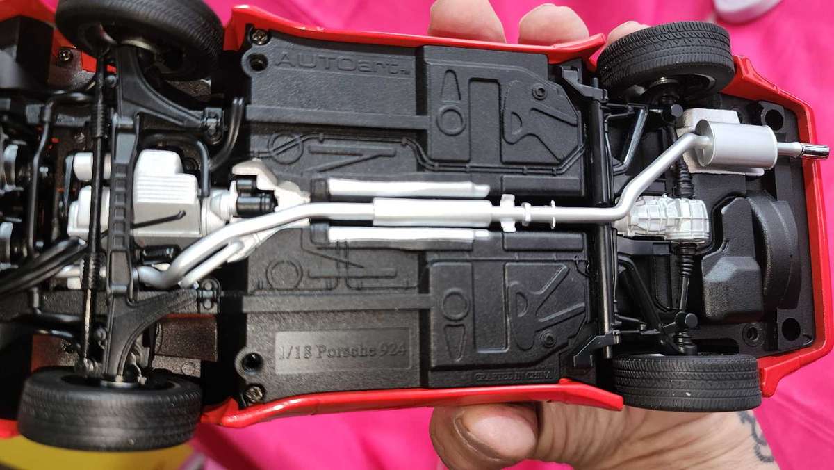 Porsche 924 ( Autoart ) 1:18