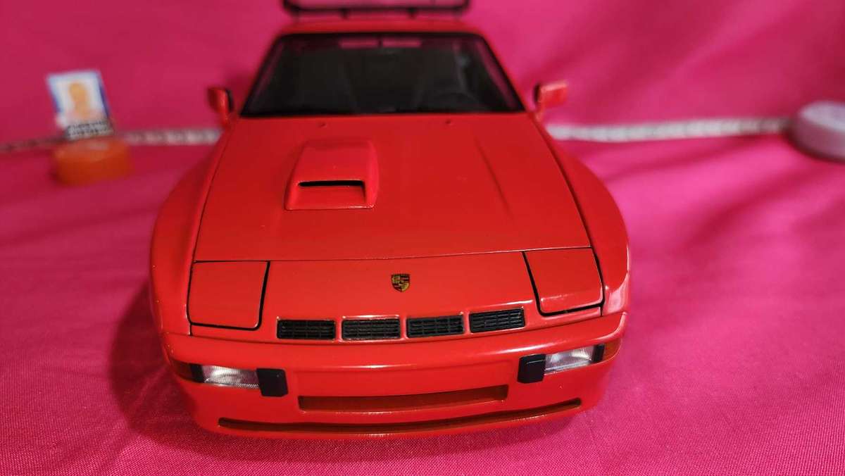 Porsche 924 ( Autoart ) 1:18