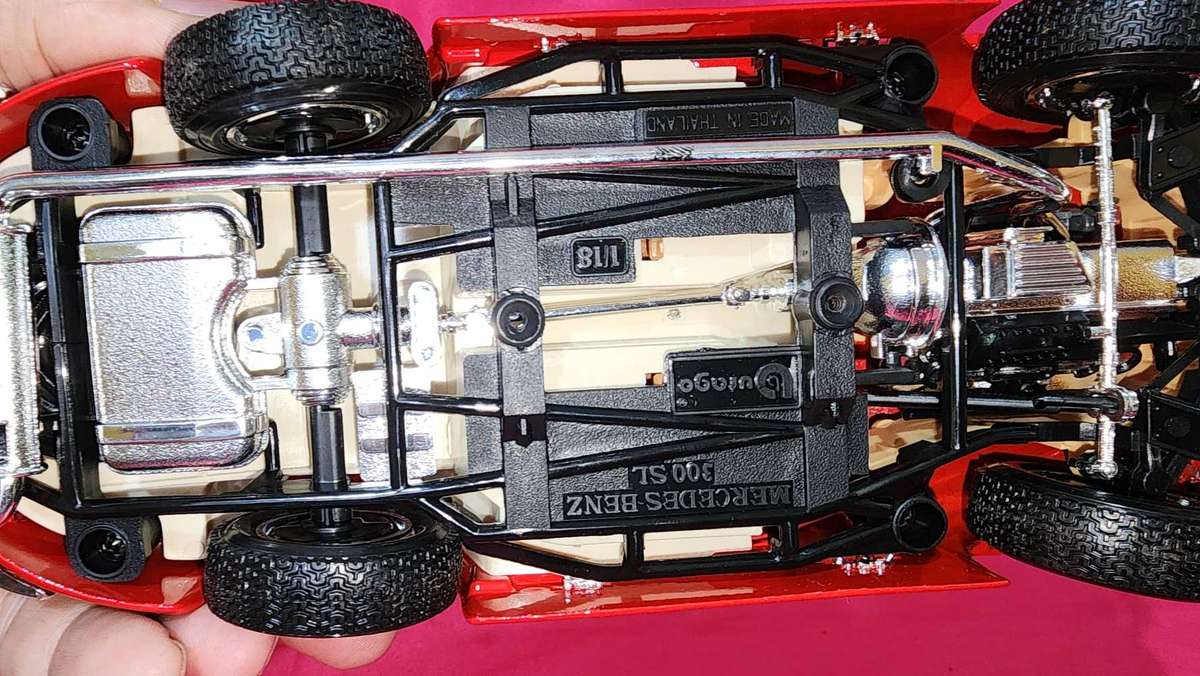 Mercedes 300 SL (Red) 1:18