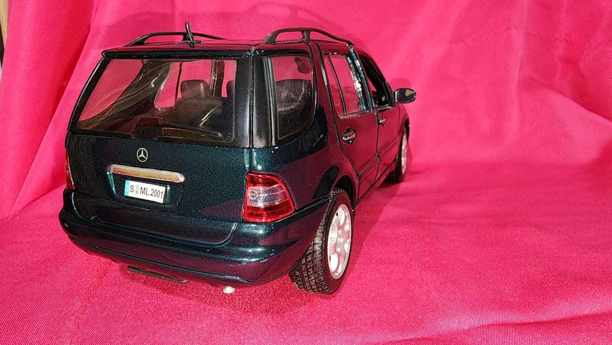 Mercedes ML (1:18)