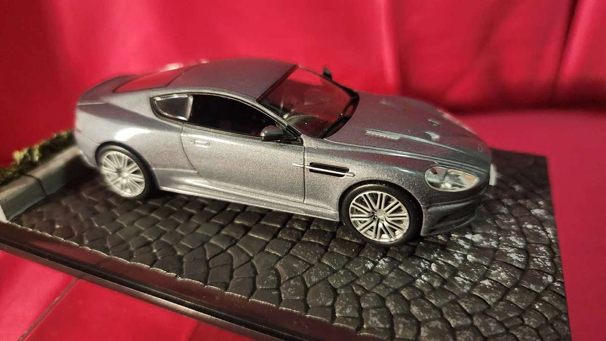 Aston Martin DBS  James Bond