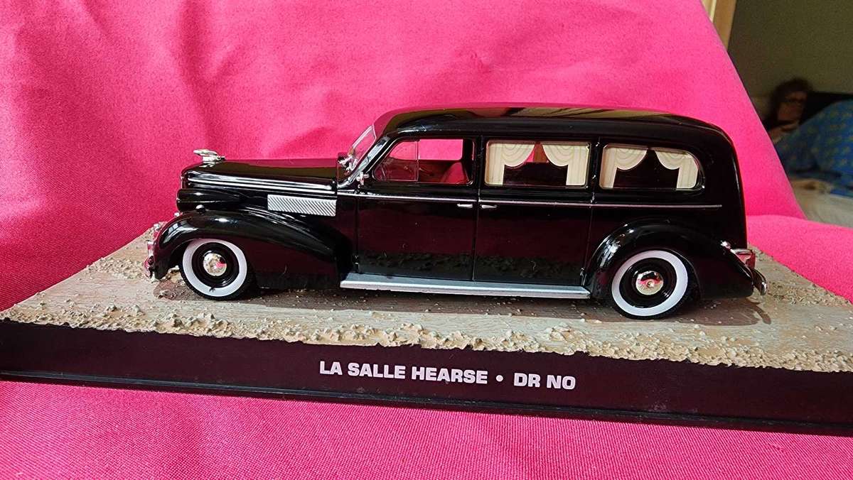 LA Salle Hearse (1:43)  James Bond