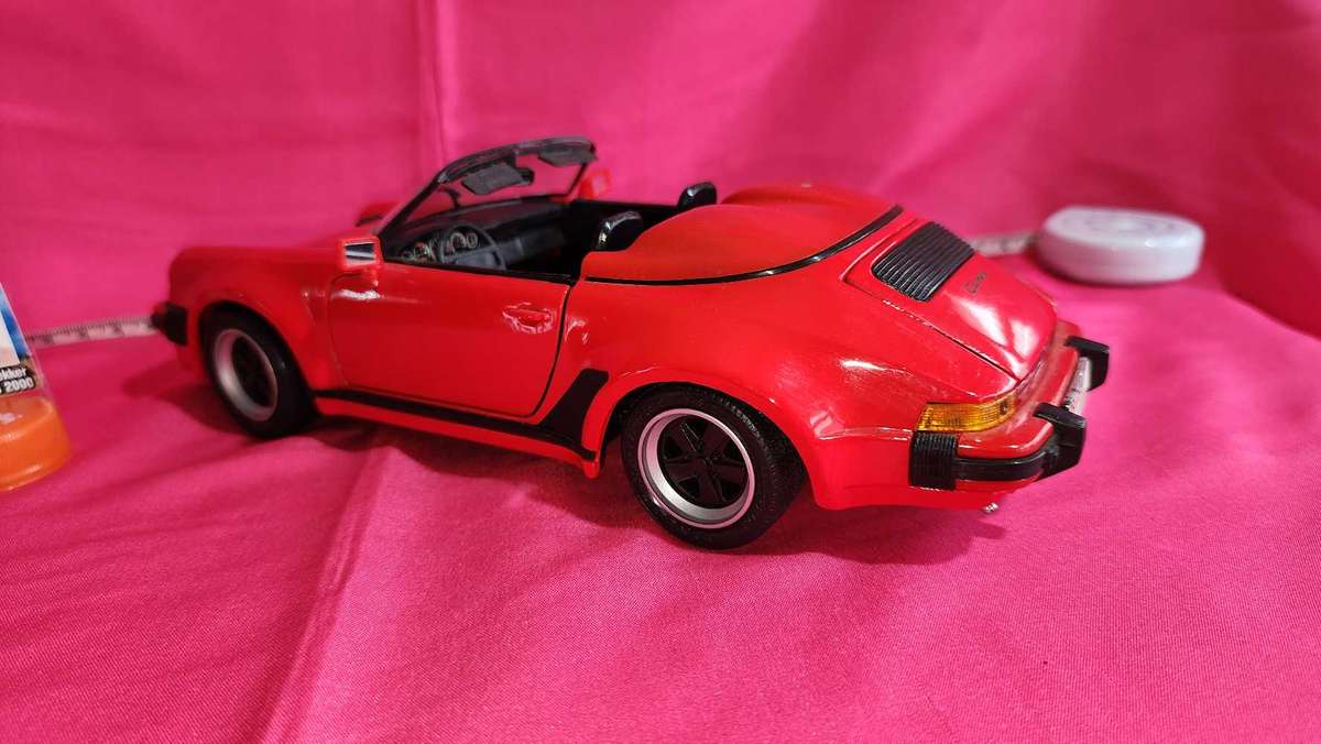 Porsche 911 Speedster (1:18) Maisto