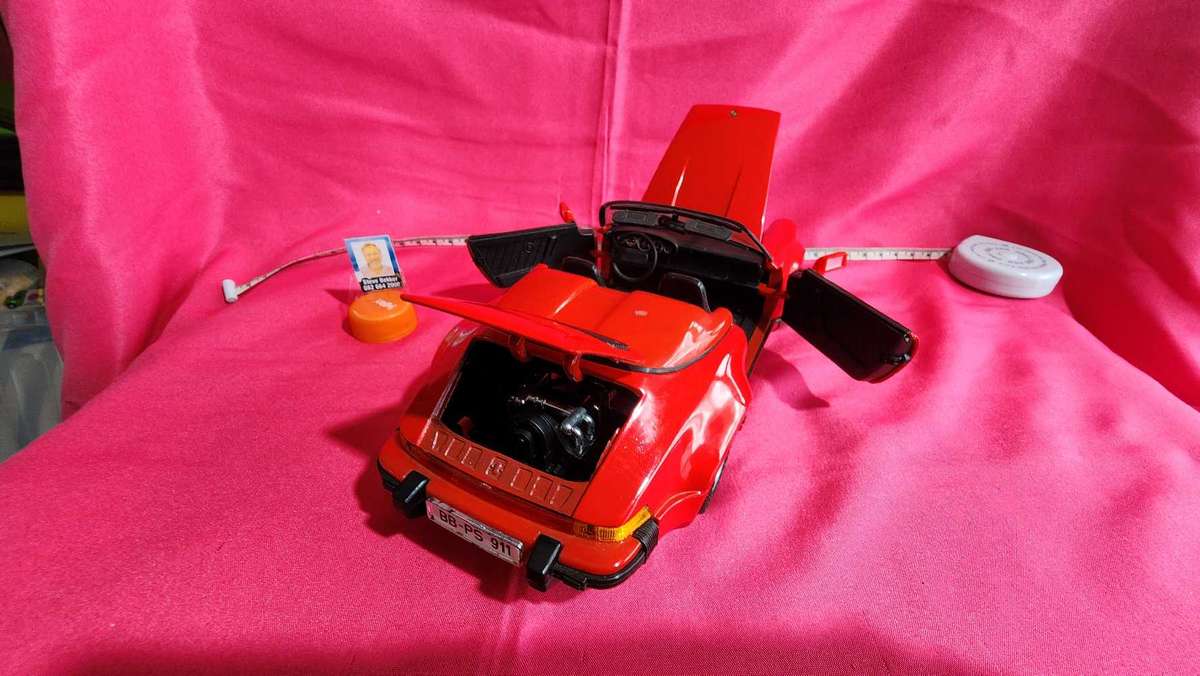 Porsche 911 Speedster (1:18) Maisto