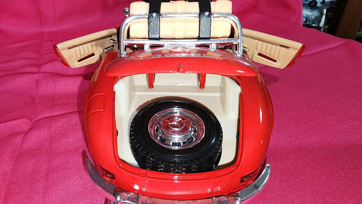 Mercedes 300 SL (Red) 1:18