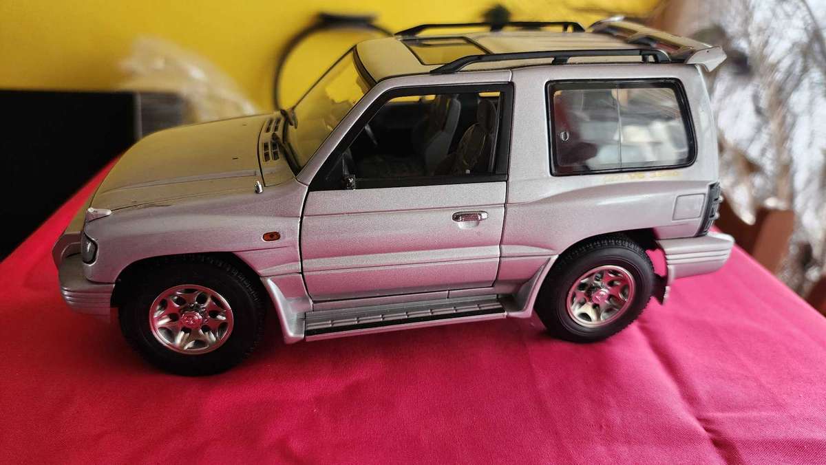 Pajero SWB Blister 1:18 AutoArt