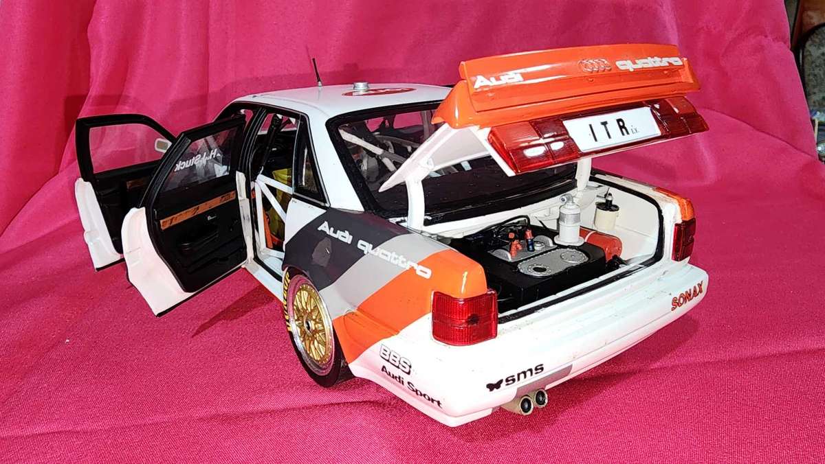 AUDI V8 Quattro (H Stuck) 1:18