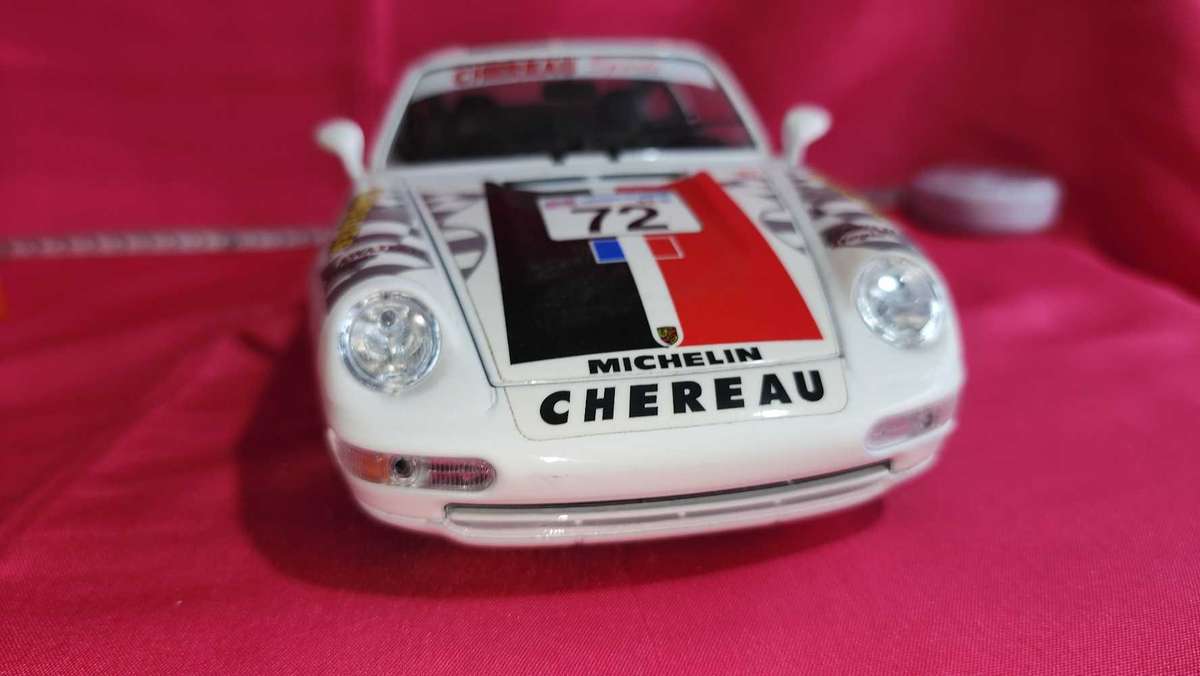 Porsche Carrera 911 90's  Bburago  (1:18)