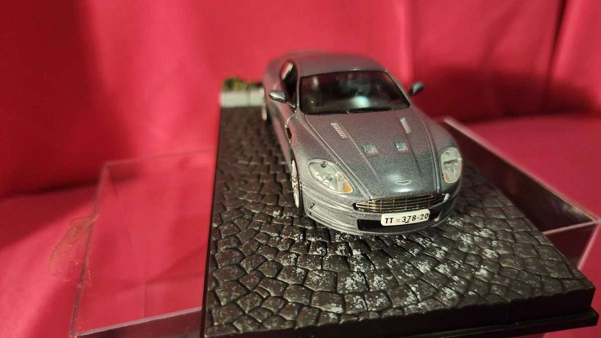 Aston Martin DBS  James Bond