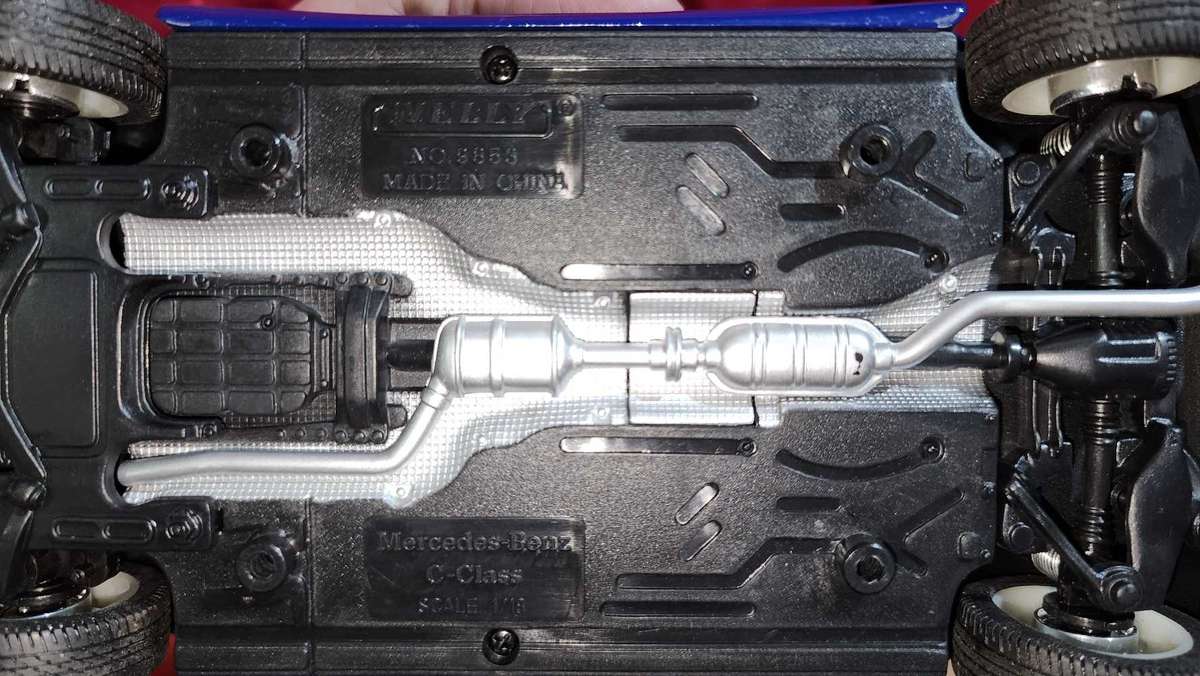 Mercedes C320 (1:18) by Welly