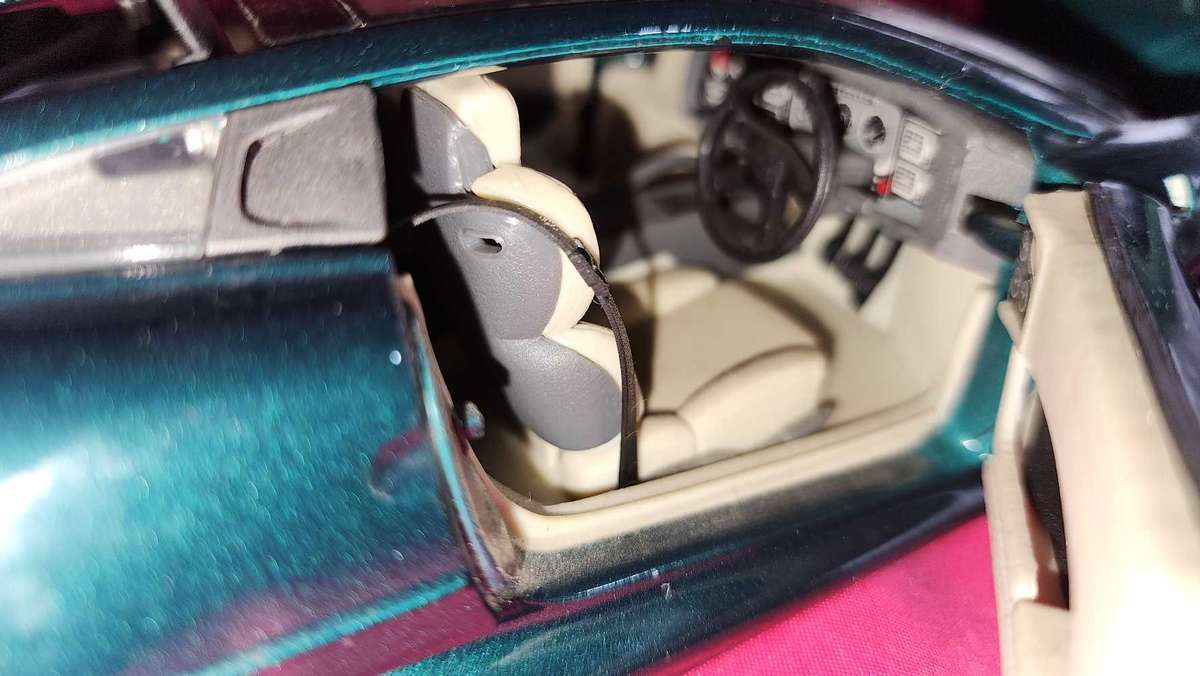 Jaguar X 220 (1:18) Maisto