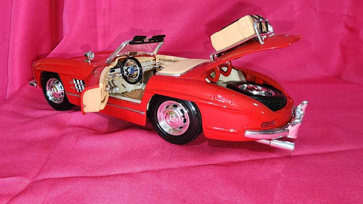 Mercedes 300 SL (Red) 1:18