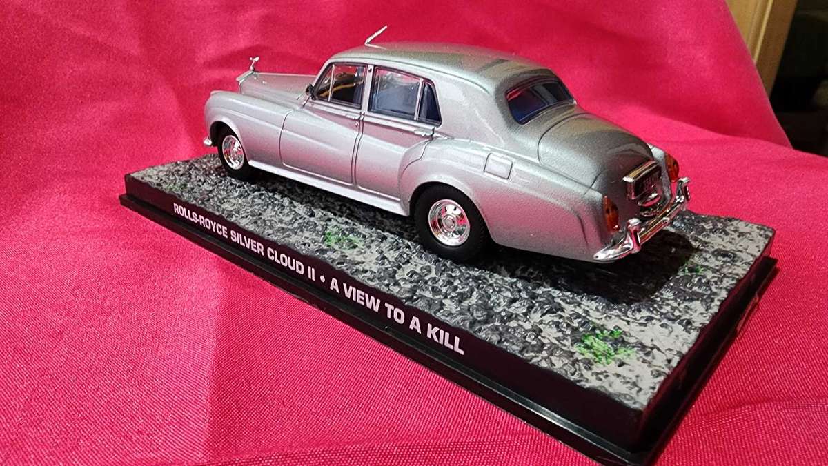 Rolls Royce Silver Cloud II (1;43) James Bond