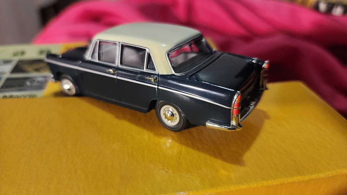 Morris Oxford By Vanguards