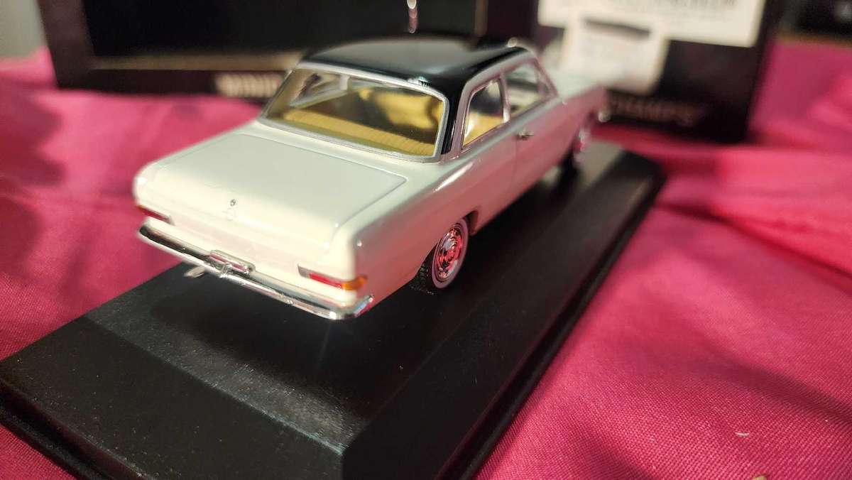 Opel Rekord ( Old-School ) by Minichamps