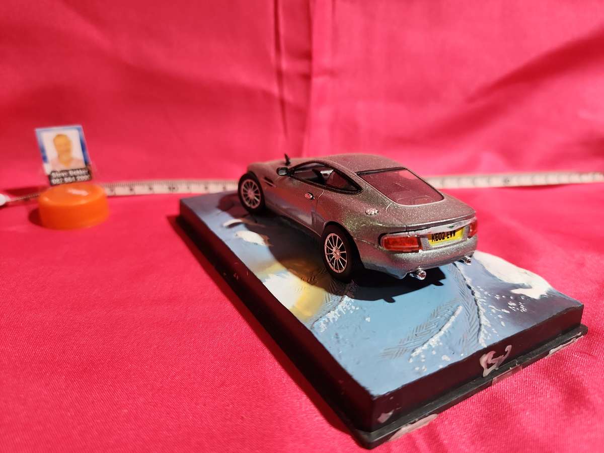 James Bond Aston Martin V12 Vanquish