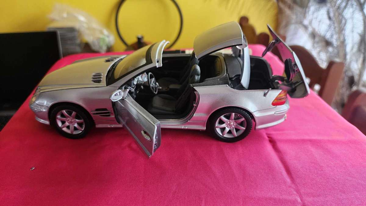 Mercedes Benz Style 1:18 Motormax