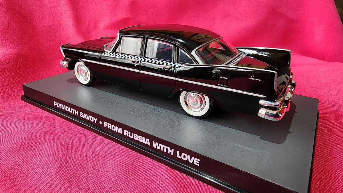 Plymouth Savoy  (1:43) James Bond