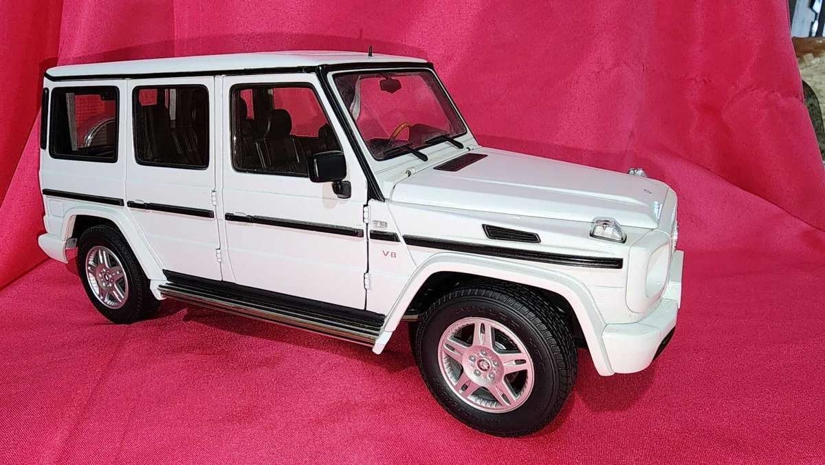 G-Wagon V8 Mercedes Benz (1:18)