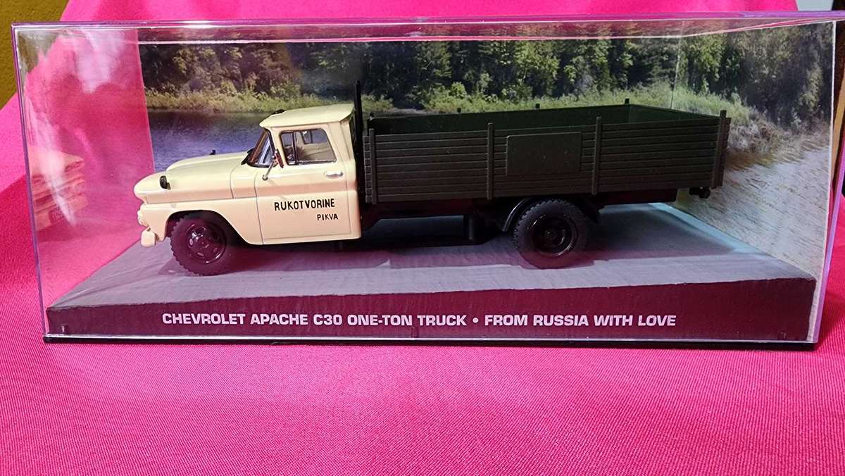 Chev Apaché "1" Tone Truck ? (1:43) James Bond