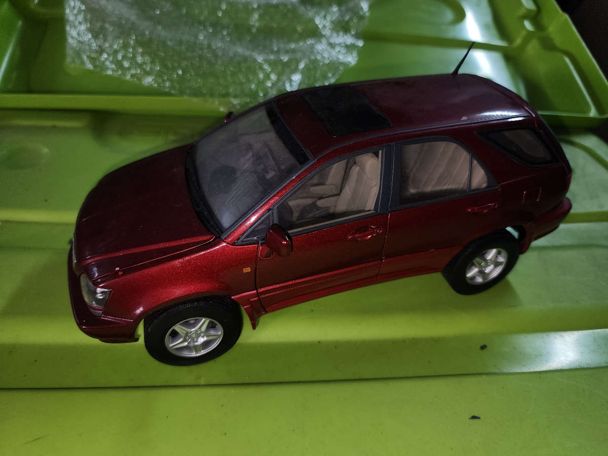 Toyota Harrier (1:18) AutoArt