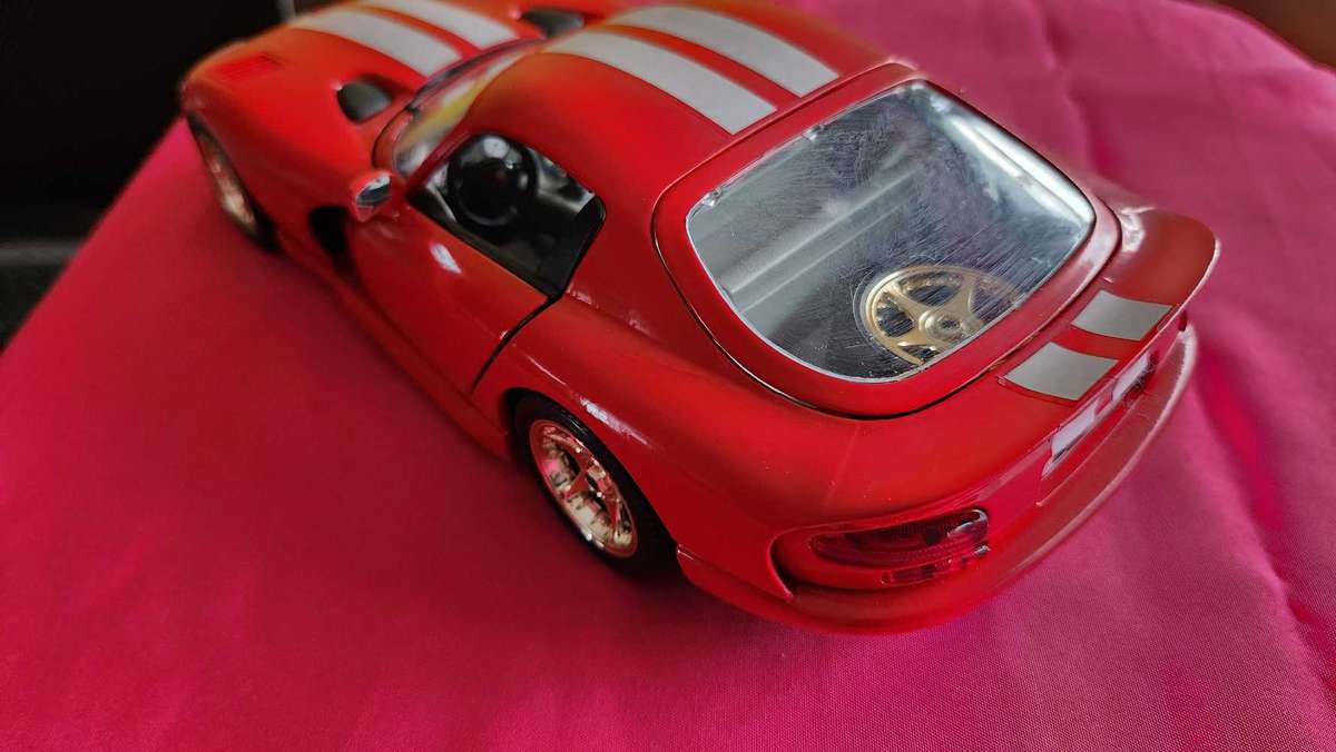 Viper GTS Coupe "Dodge" 1,18 Bburago
