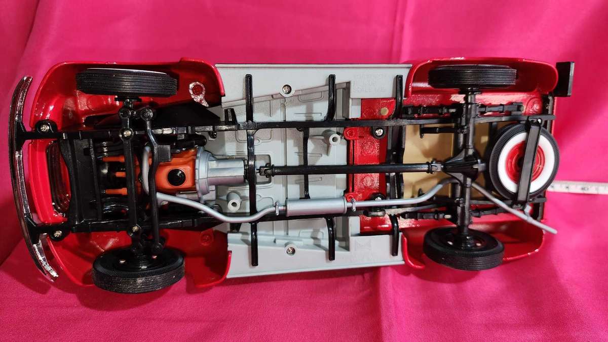 48' Ford Pick-Up Truck { 1,18 }