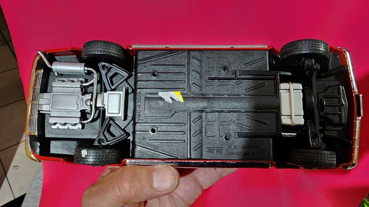Chevrolet Corvair ( Air-Cooled ) 1:18 by Sunstar
