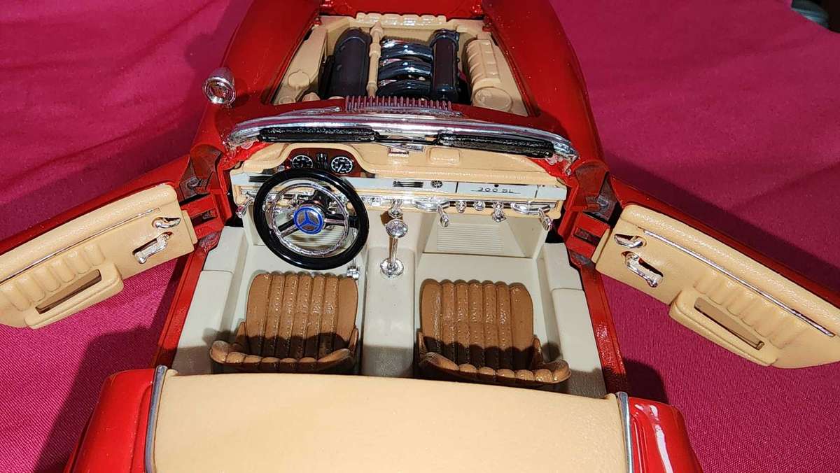 Mercedes 300 SL (Red) 1:18