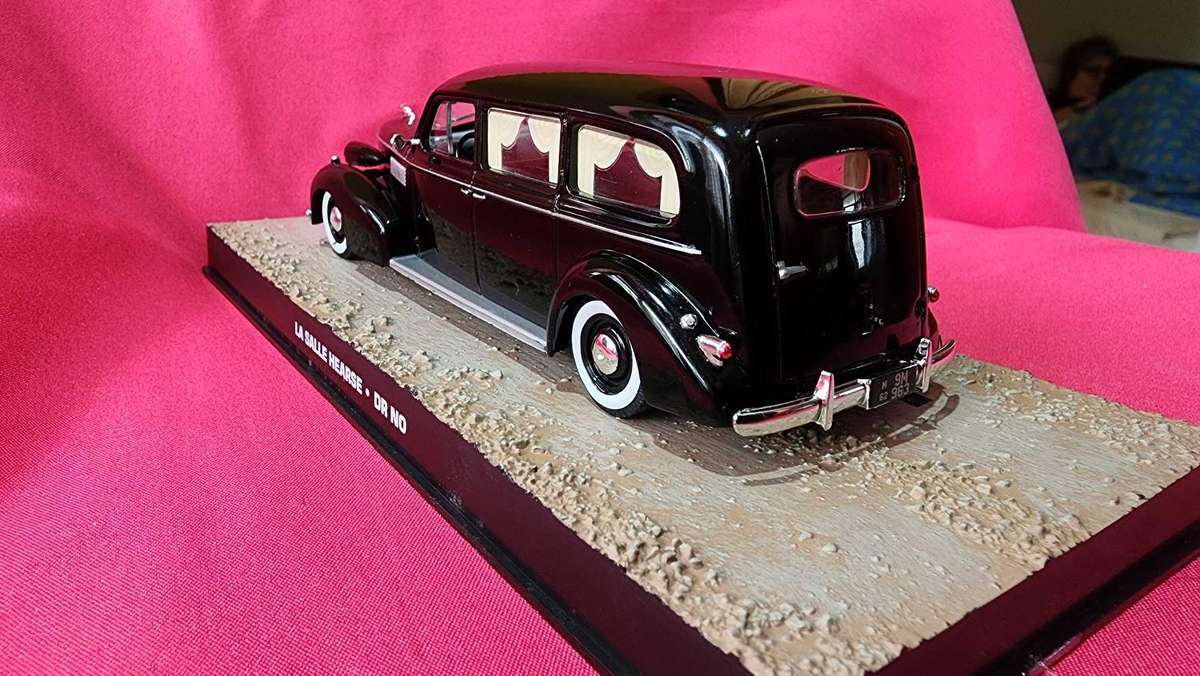 LA Salle Hearse (1:43)  James Bond