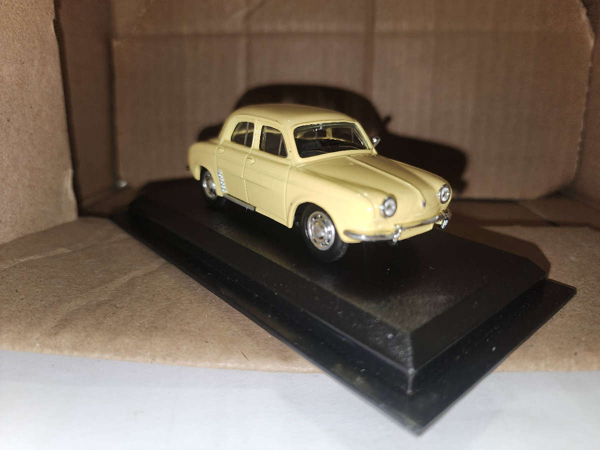 Renault Dauphine  (1:43)
