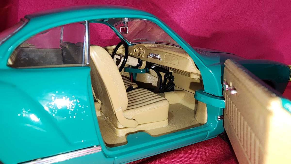 Karmann Ghia ( Road Legends) 1:18