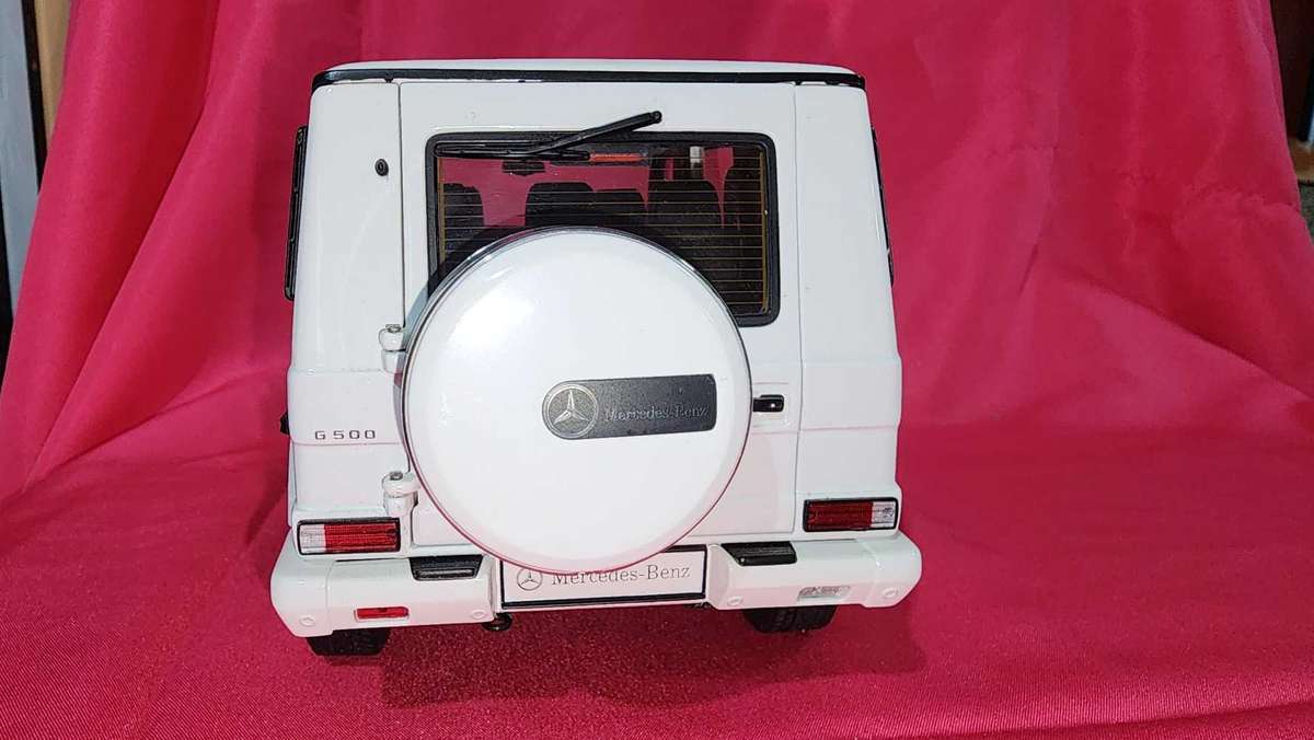 G-Wagon V8 Mercedes Benz (1:18)