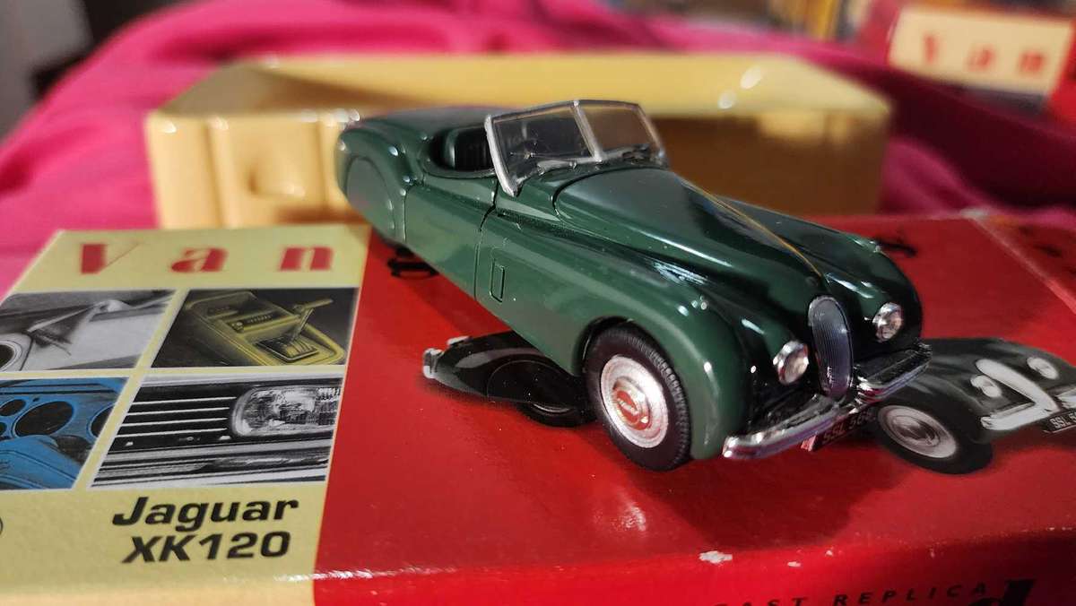 Jaguar XK 120 by Vanguards