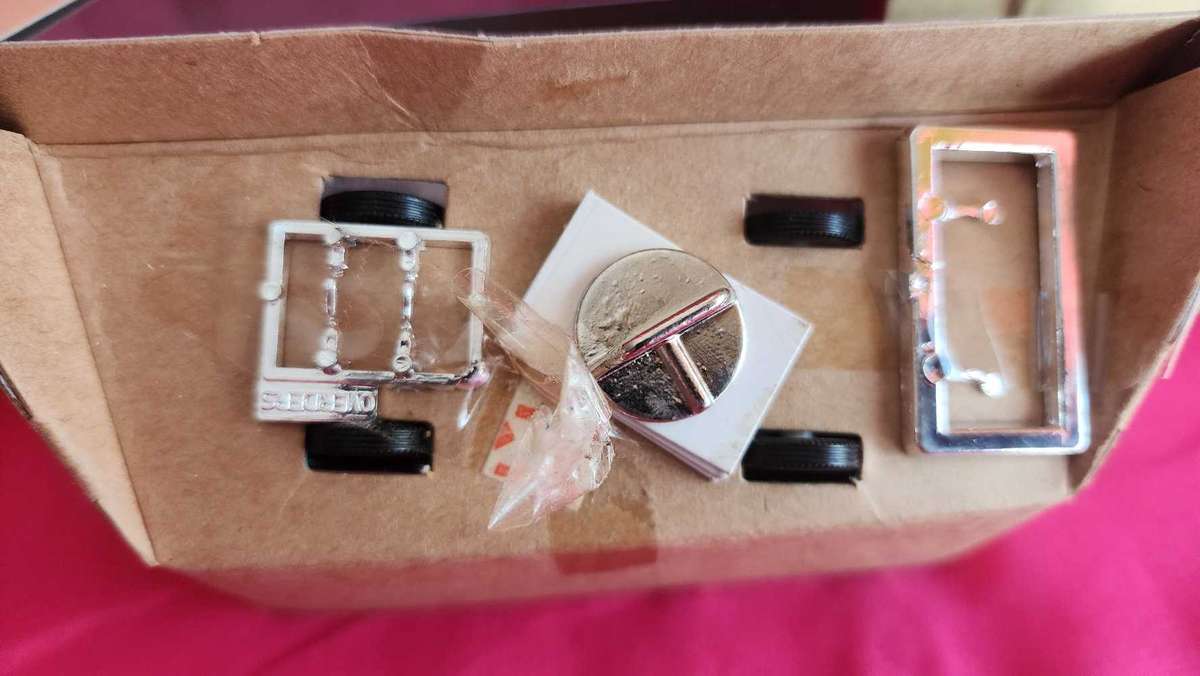 Morris Minor Traveller Corgi