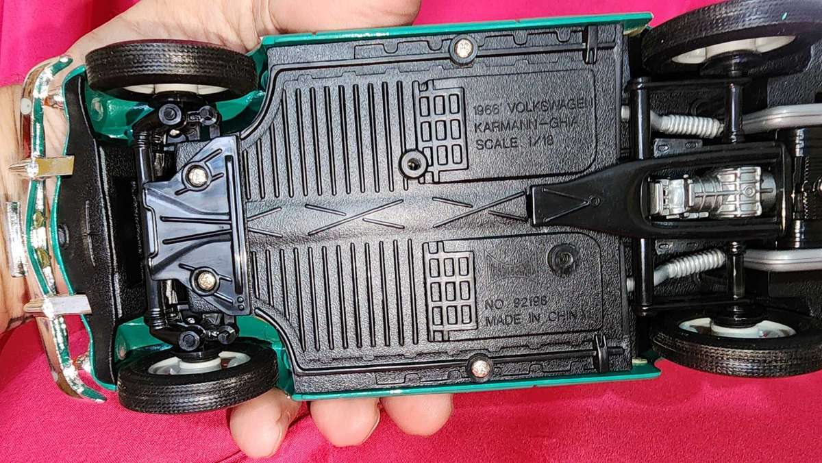 Karmann Ghia ( Road Legends) 1:18