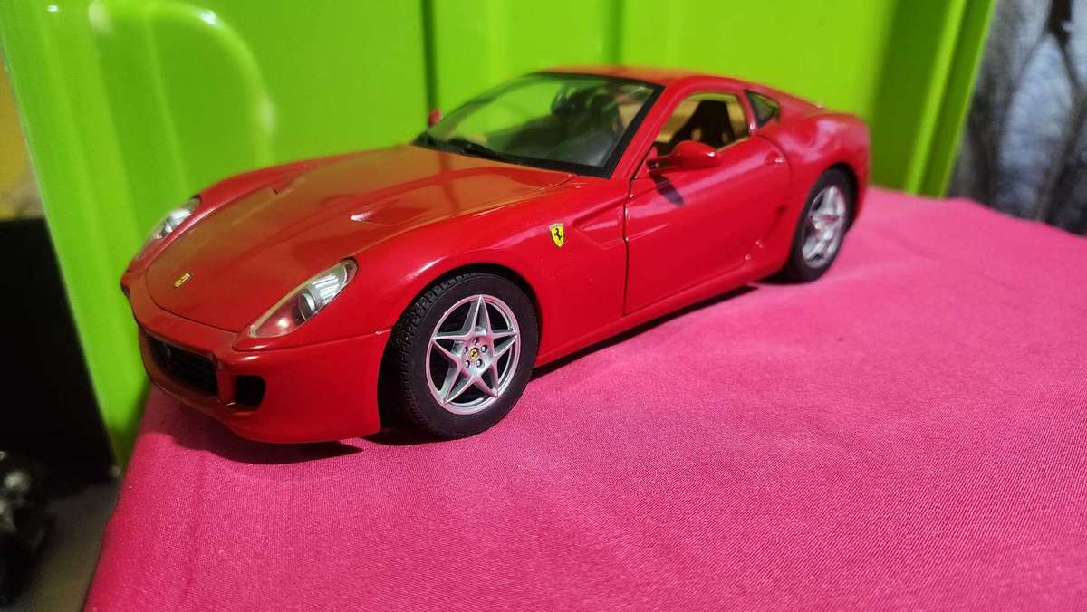 Ferrari 1:18