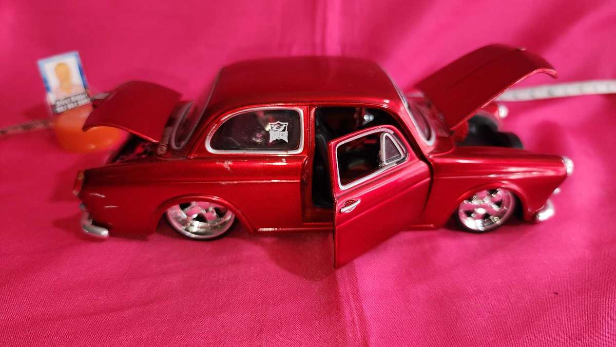 VW Notchback "Pimped" by Maisto