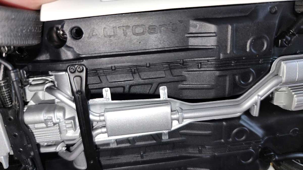 Porsche 928   ( Autoart )  1:18