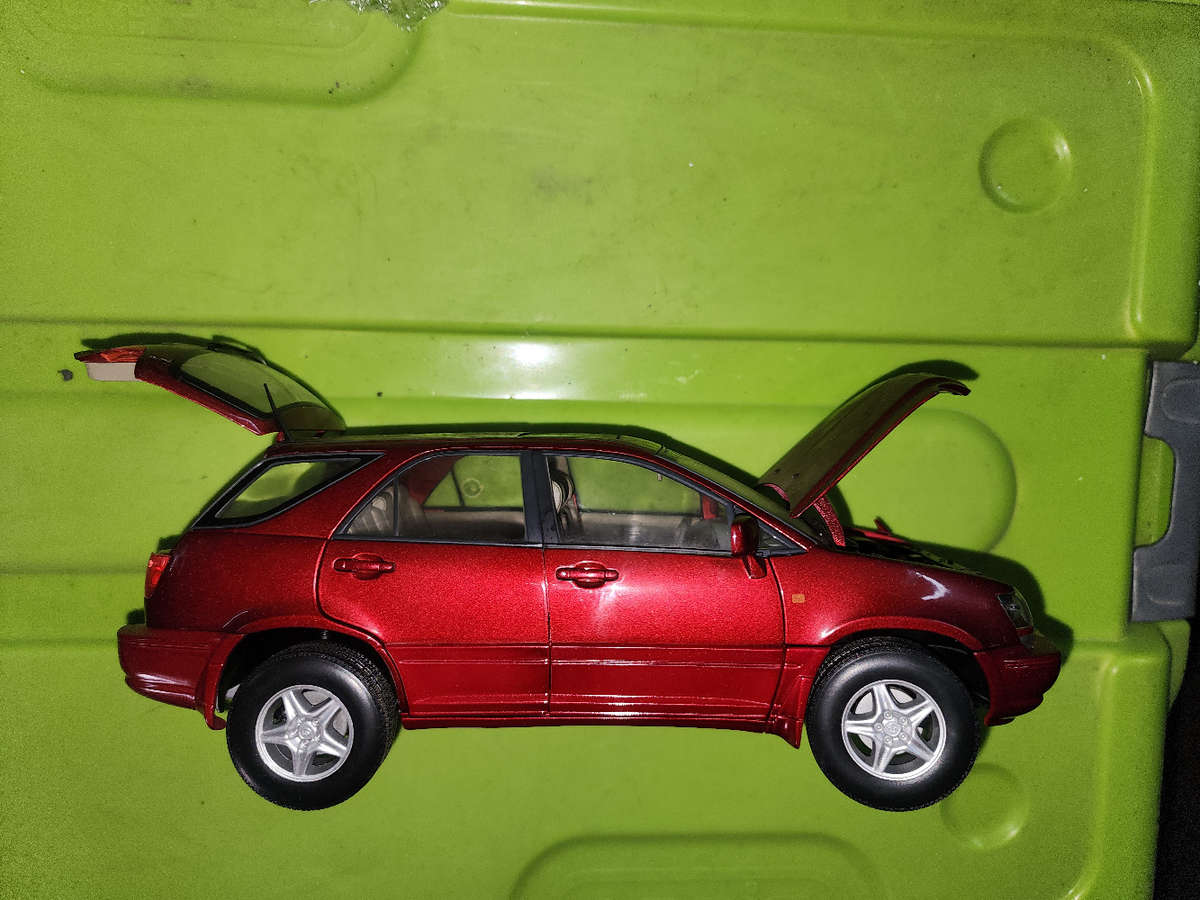 Toyota Harrier (1:18) AutoArt
