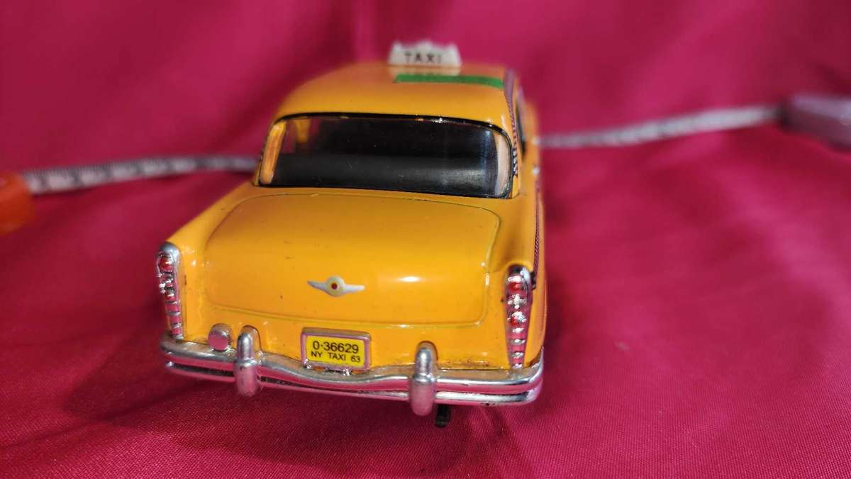 Checked Cab "50's Die-Cast 1:24