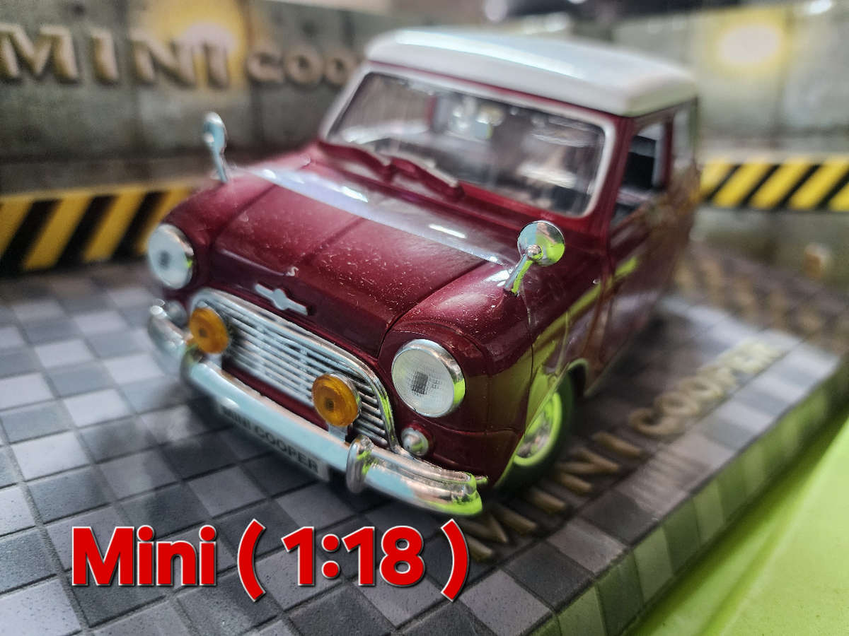 Minu Cooper (1:18)