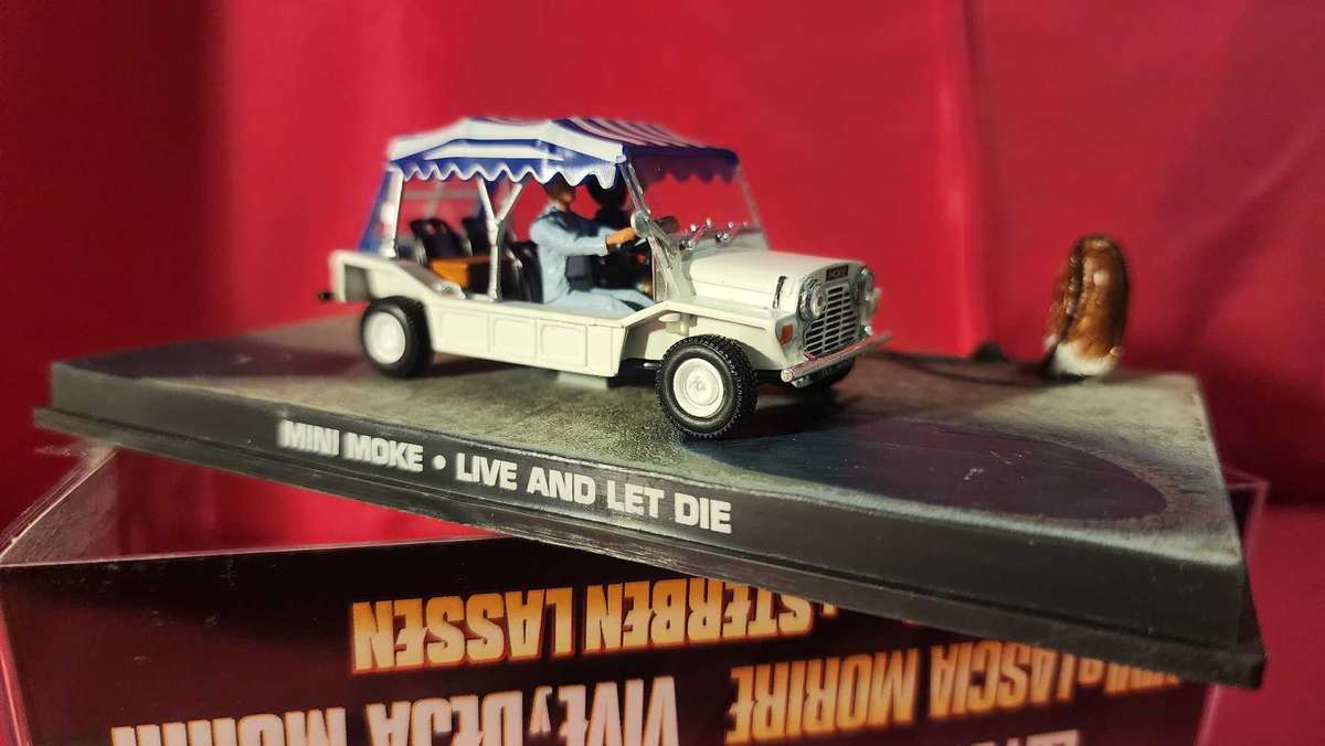 Mini Moke   James Bond