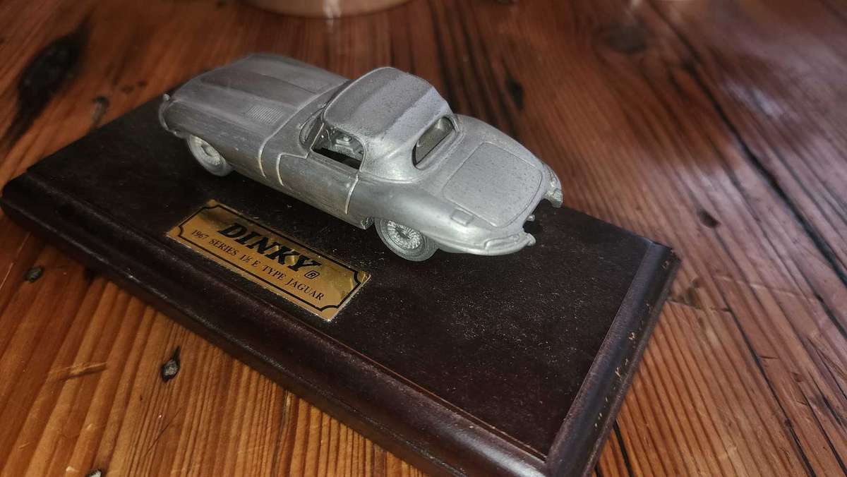 Dinky "Pewter" 1:43 Jaguar "E-Type"