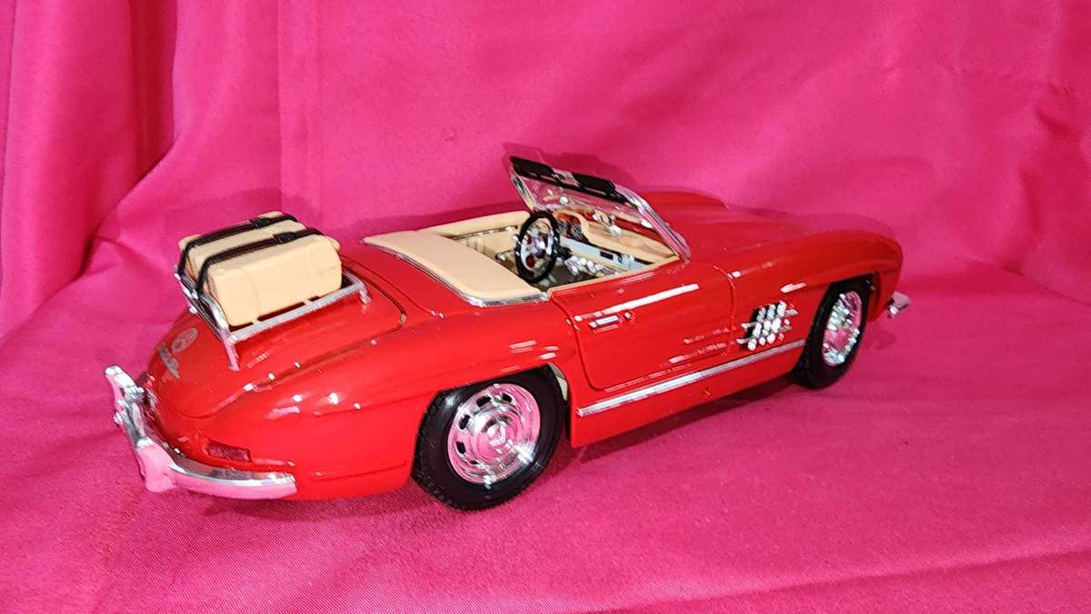 Mercedes 300 SL (Red) 1:18